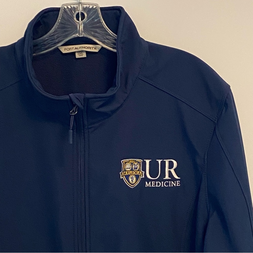 University of Rochester UR Medicine Ladies Core Soft Shell Jacket Navy Size 3XL - Picture 2 of 8